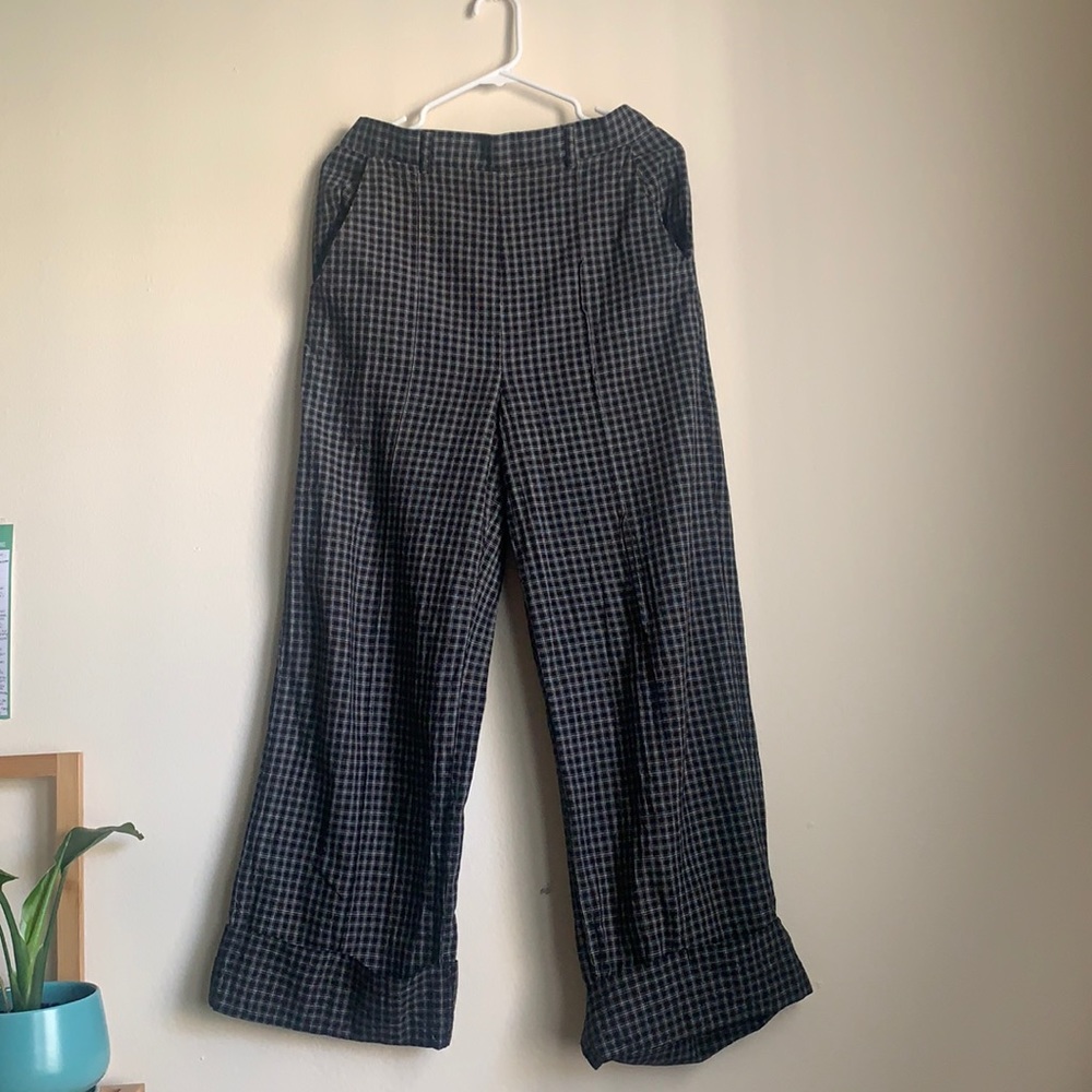 Black and white long trousers